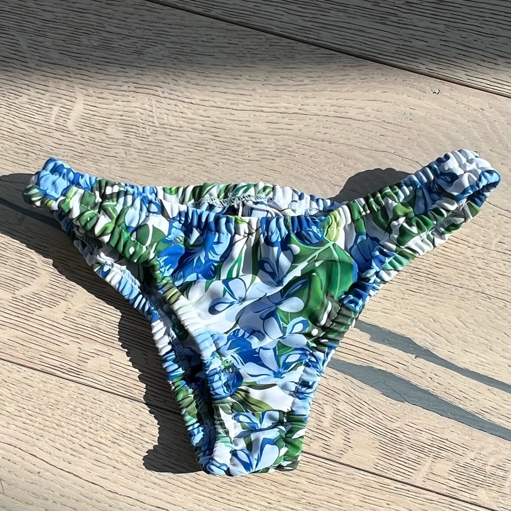 SISTER SWIM Women’s Vice Bottom in Blue Hawaiian XS